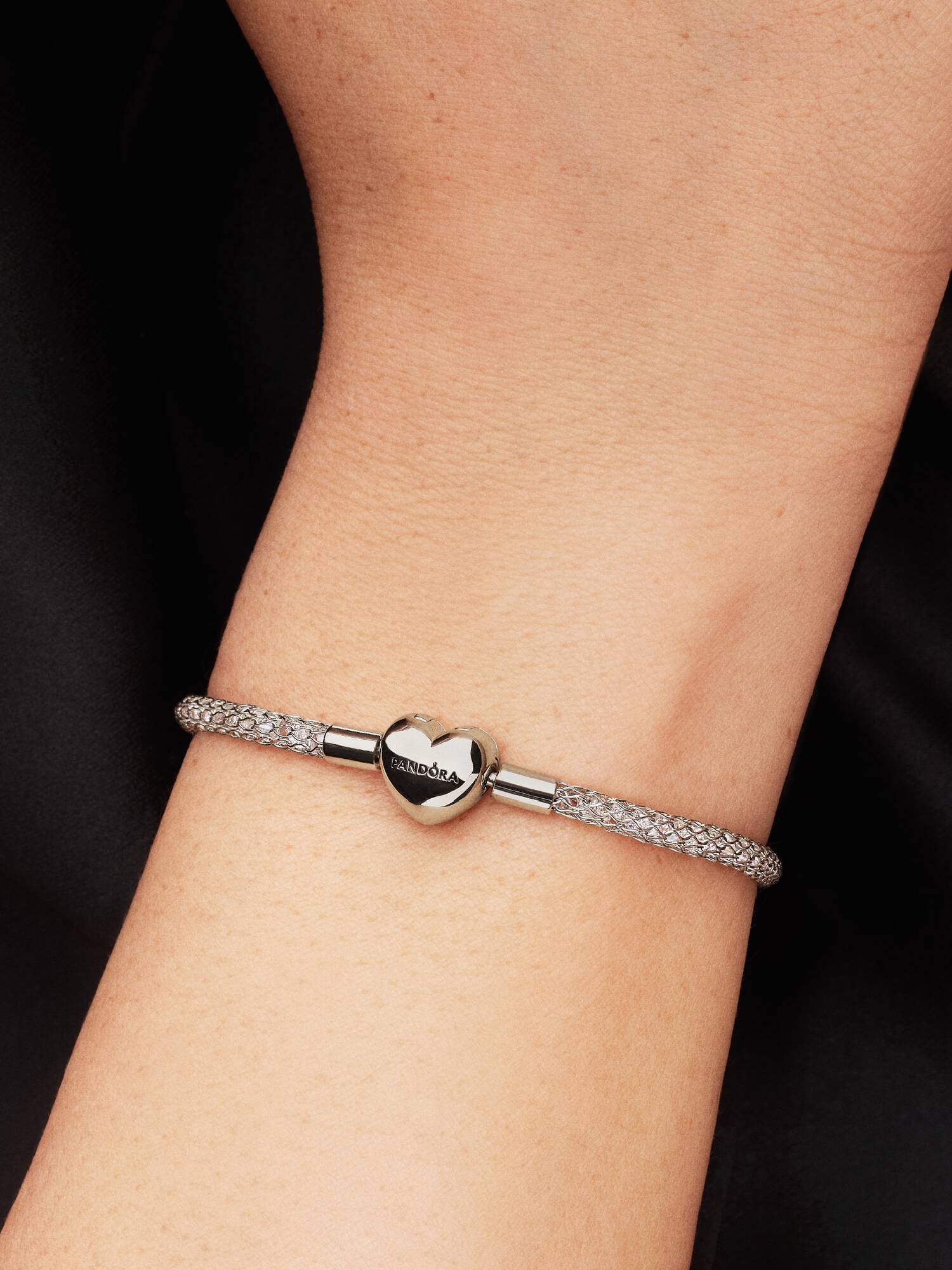 Platinum-Plated Heart Clasp Sparkling Mesh Bracelet