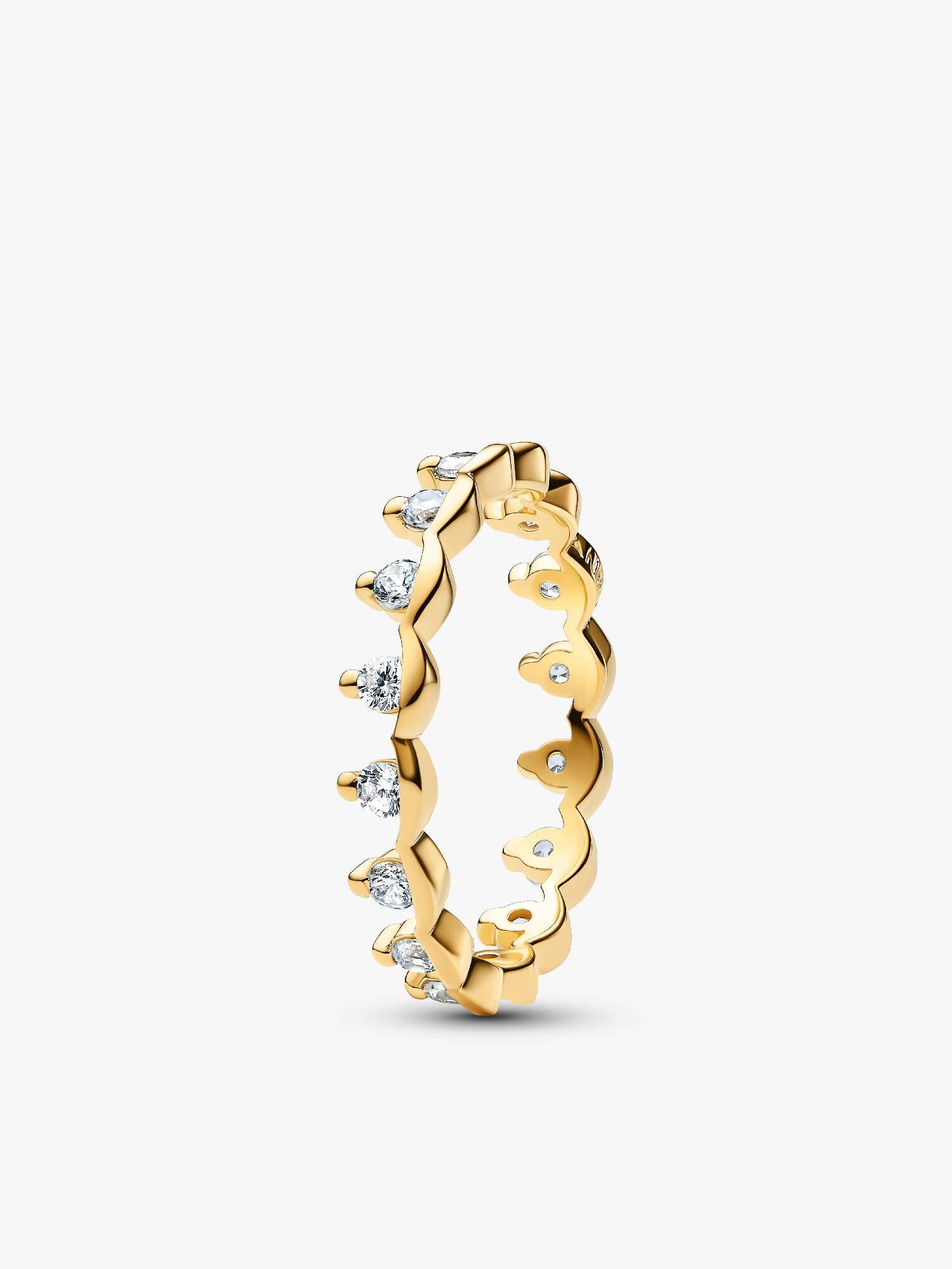 Sparkling Regal Band Ring