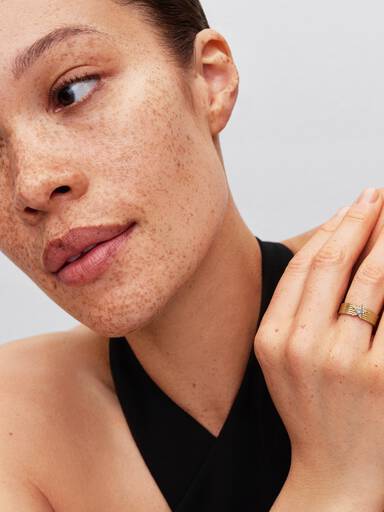 Sparkling Shooting Star Wide Band Ring