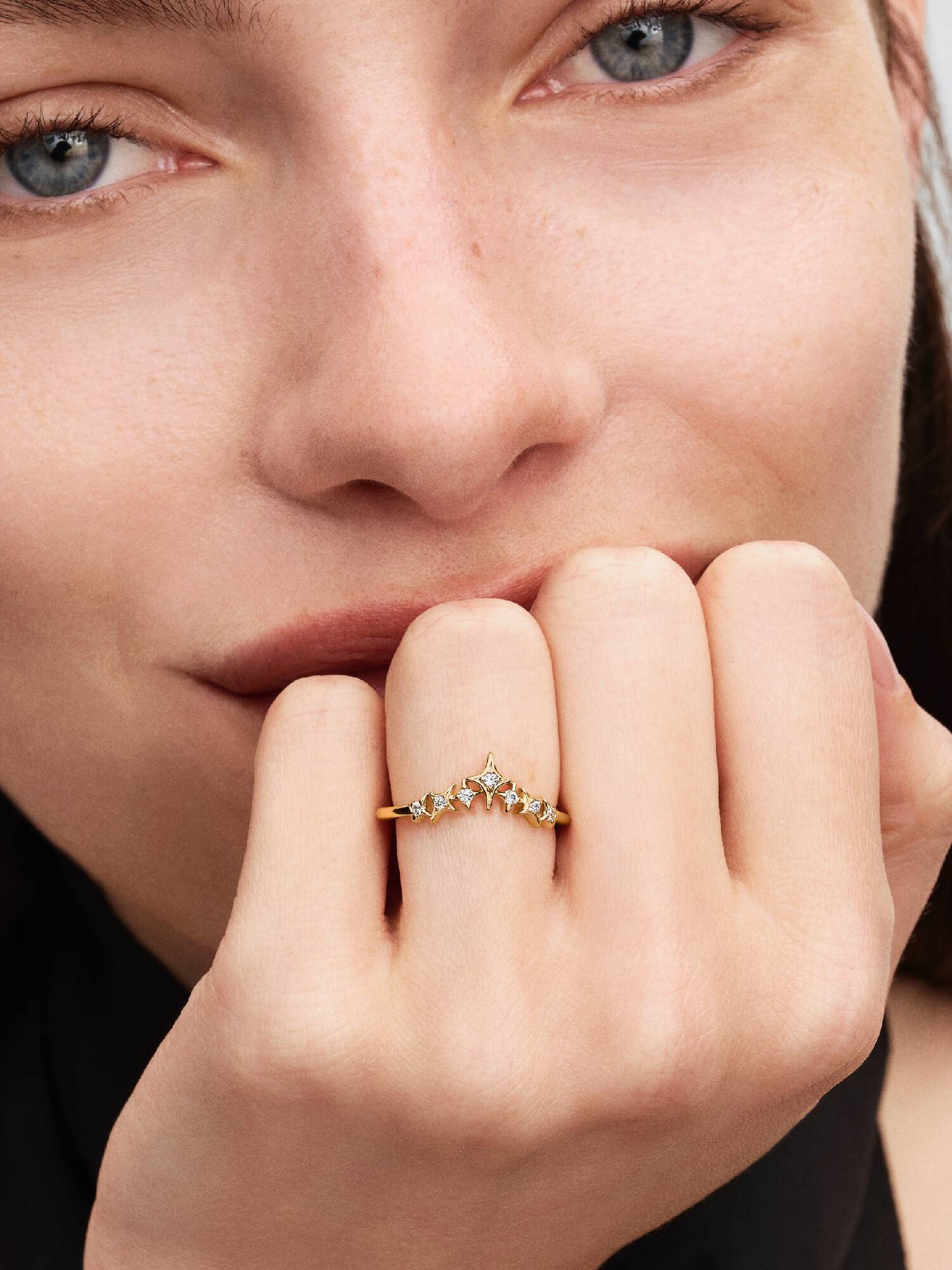 Tiara Stars Ring