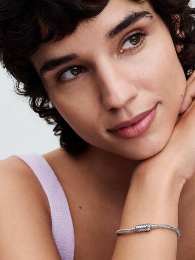 Easy-Close Magnetic Clasp Snake Chain Bracelet