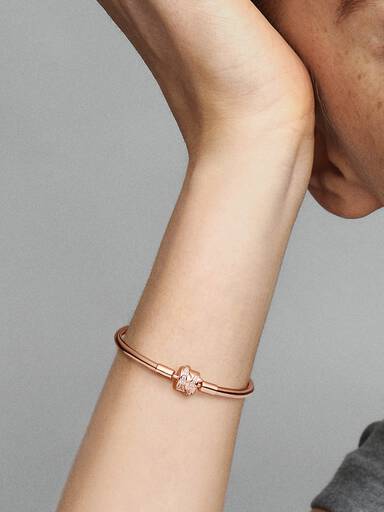Limited Edition Pandora Moments Sparkling Shooting Star Clasp Bangle