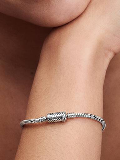 Easy-Close Magnetic Clasp Snake Chain Bracelet
